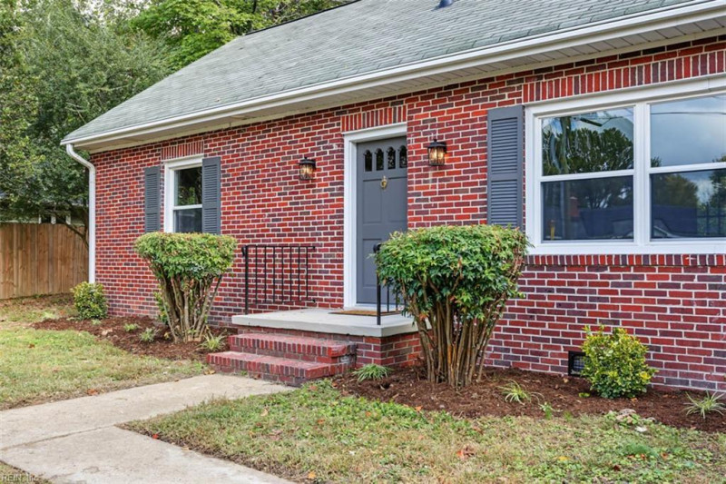 Photo 5 of 37 residential for sale in York County virginia