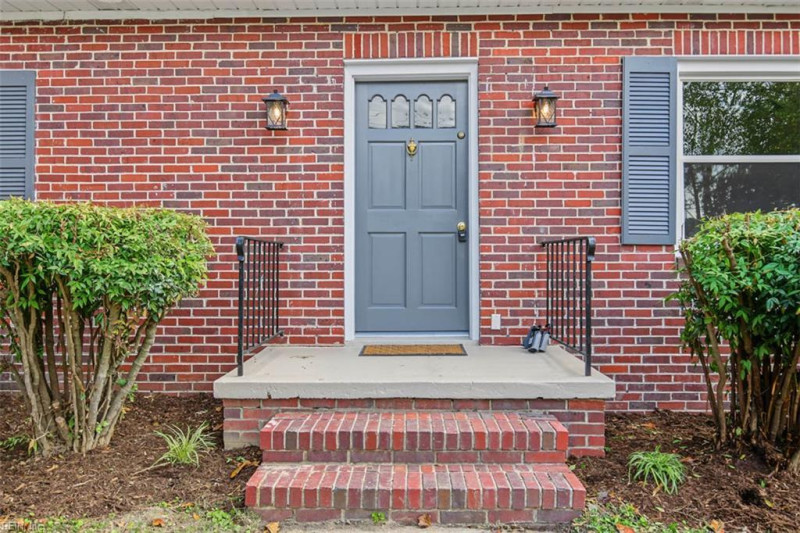 Photo 6 of 37 residential for sale in York County virginia