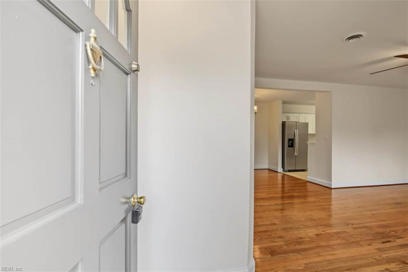 Photo 7 of 37 residential for sale in York County virginia