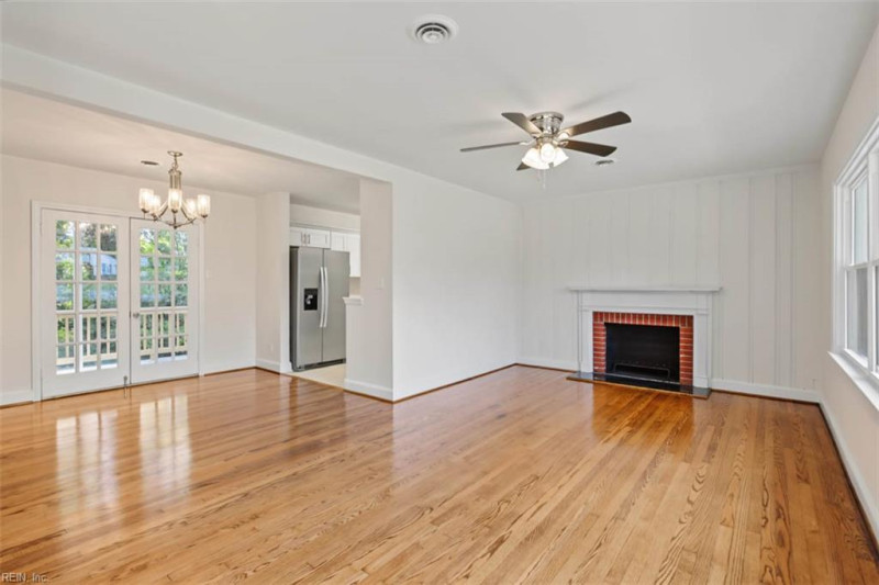 Photo 8 of 37 residential for sale in York County virginia