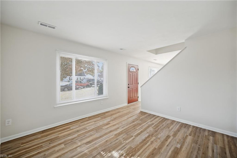 Photo 11 of 47 residential for sale in Hampton virginia