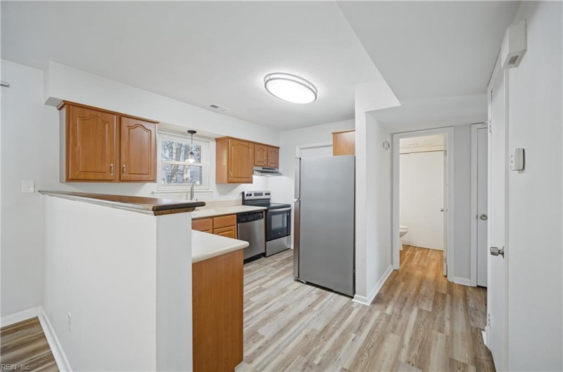Photo 13 of 47 residential for sale in Hampton virginia
