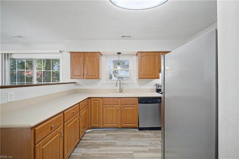 Photo 14 of 47 residential for sale in Hampton virginia