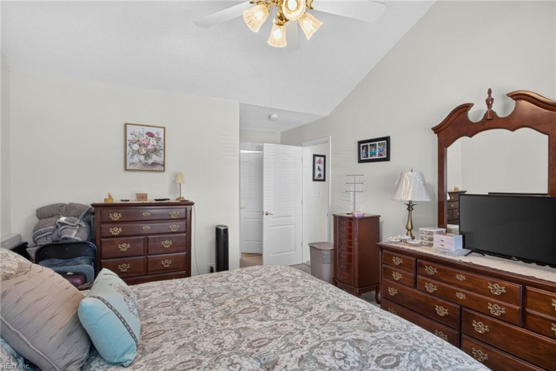 Photo 14 of 22 residential for sale in Suffolk virginia