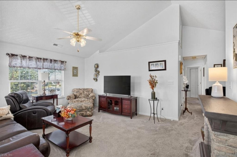 Photo 4 of 22 residential for sale in Suffolk virginia