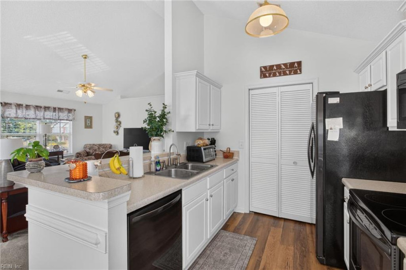 Photo 7 of 22 residential for sale in Suffolk virginia
