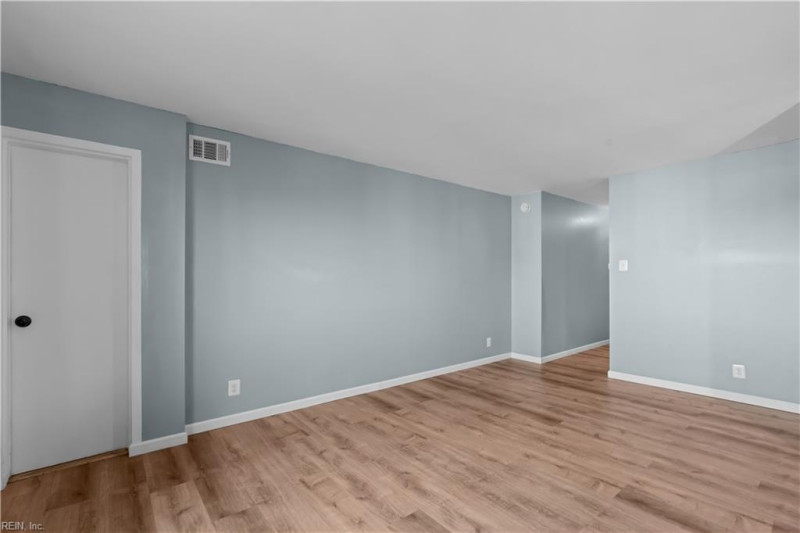 Photo 28 of 48 residential for sale in Alexandria C virginia