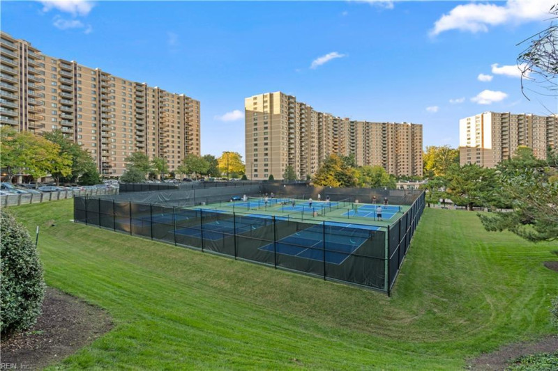Photo 34 of 48 residential for sale in Alexandria C virginia