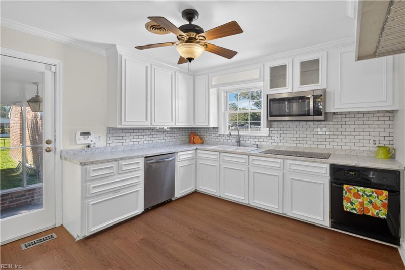 Photo 12 of 34 residential for sale in Chesapeake virginia