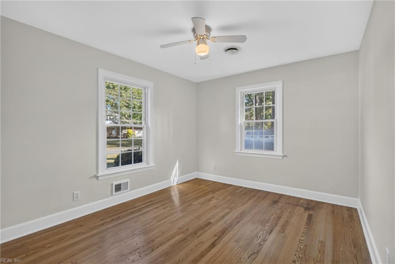 Photo 16 of 34 residential for sale in Chesapeake virginia