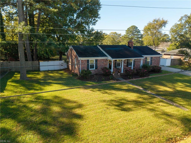 Photo 2 of 34 residential for sale in Chesapeake virginia