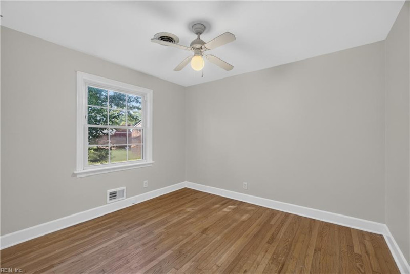 Photo 21 of 34 residential for sale in Chesapeake virginia