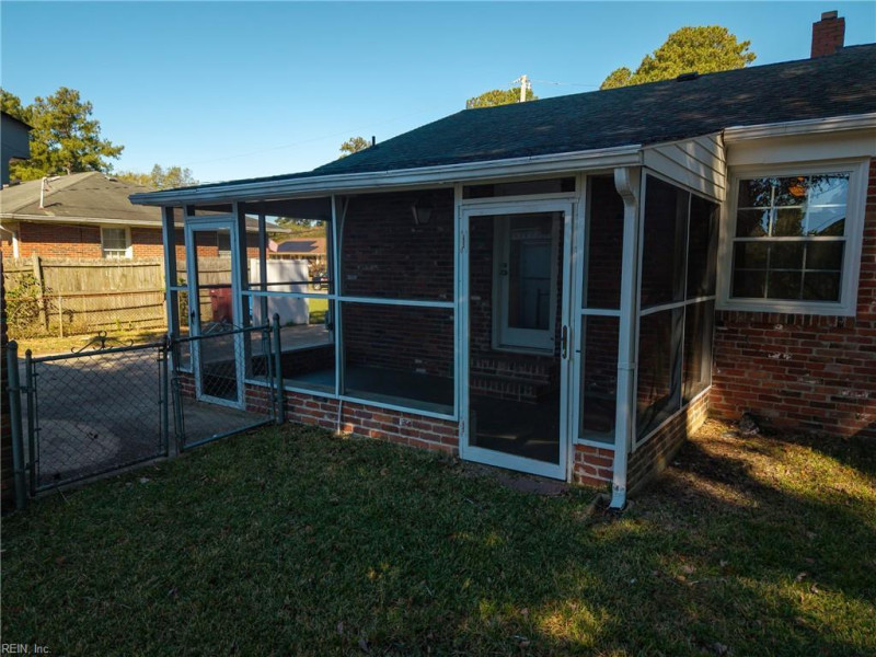 Photo 23 of 34 residential for sale in Chesapeake virginia