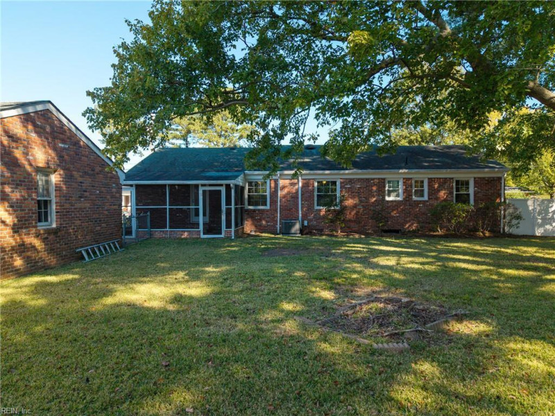 Photo 25 of 34 residential for sale in Chesapeake virginia