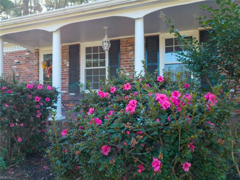 Photo 4 of 34 residential for sale in Chesapeake virginia