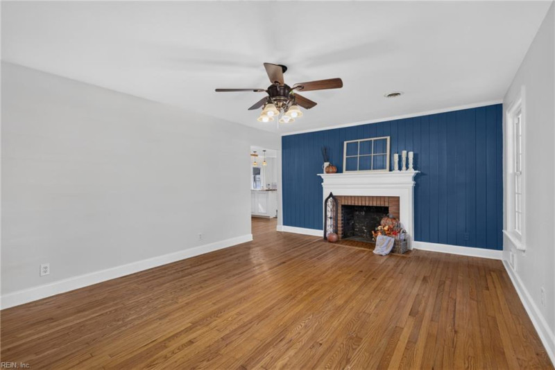 Photo 6 of 34 residential for sale in Chesapeake virginia