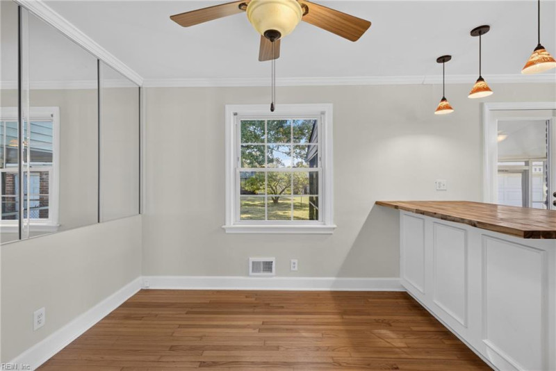 Photo 8 of 34 residential for sale in Chesapeake virginia