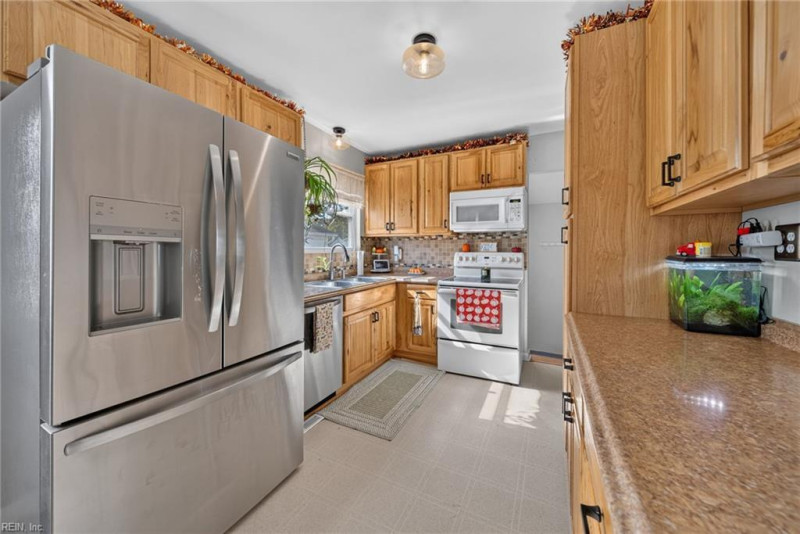 Photo 10 of 28 residential for sale in Hampton virginia