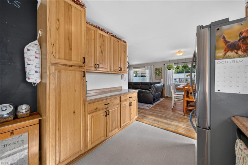 Photo 11 of 28 residential for sale in Hampton virginia