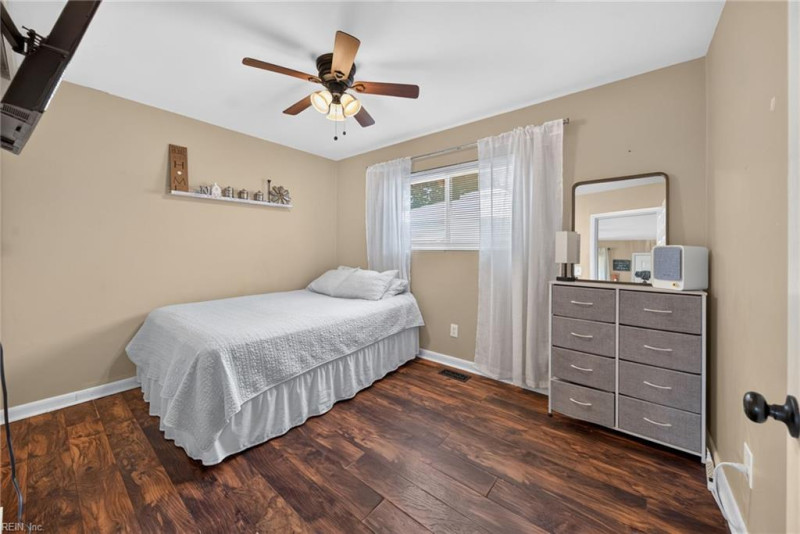 Photo 13 of 28 residential for sale in Hampton virginia