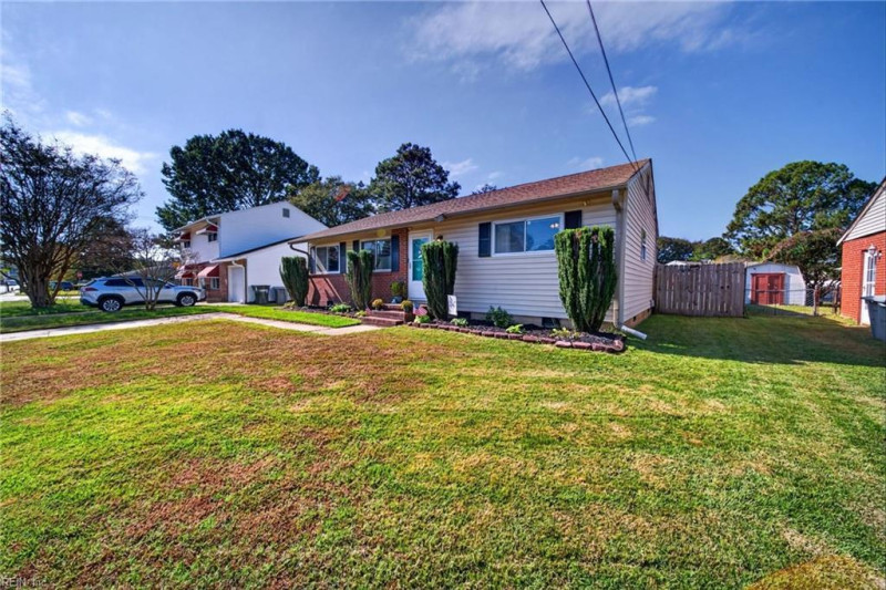 Photo 4 of 28 residential for sale in Hampton virginia
