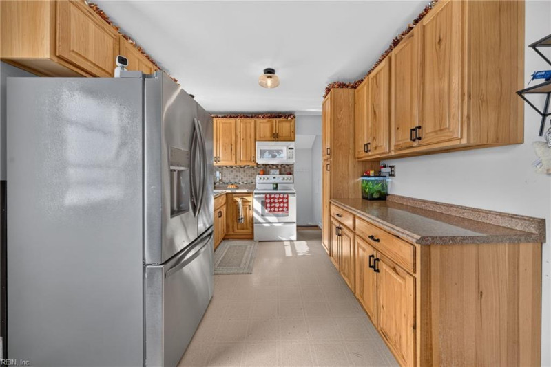Photo 9 of 28 residential for sale in Hampton virginia