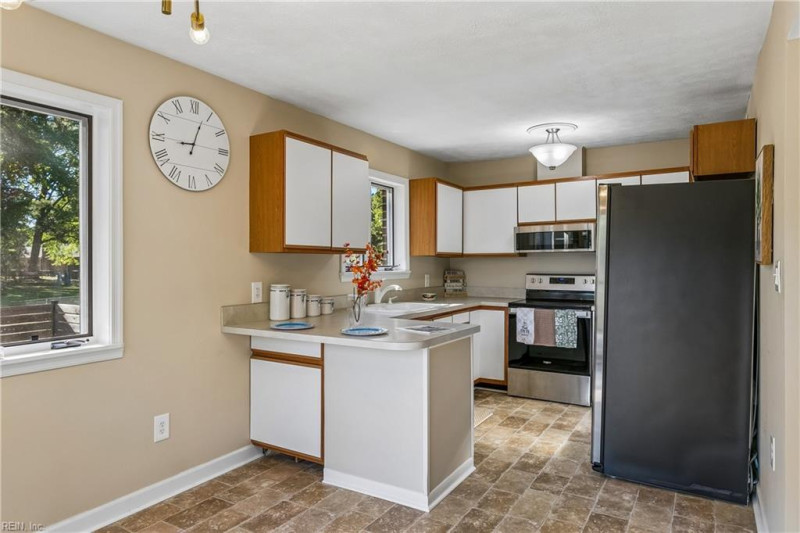 Photo 14 of 46 residential for sale in Poquoson virginia