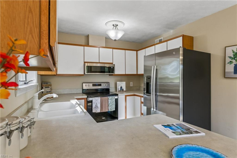 Photo 15 of 46 residential for sale in Poquoson virginia