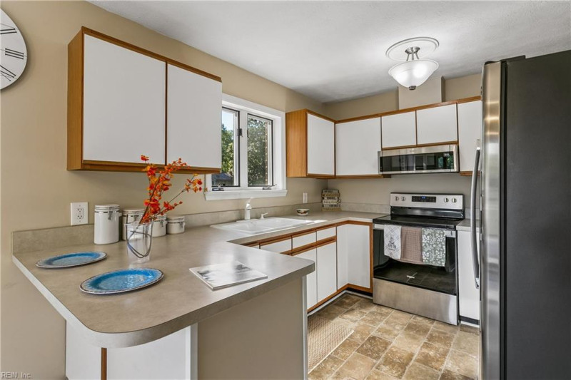 Photo 17 of 46 residential for sale in Poquoson virginia