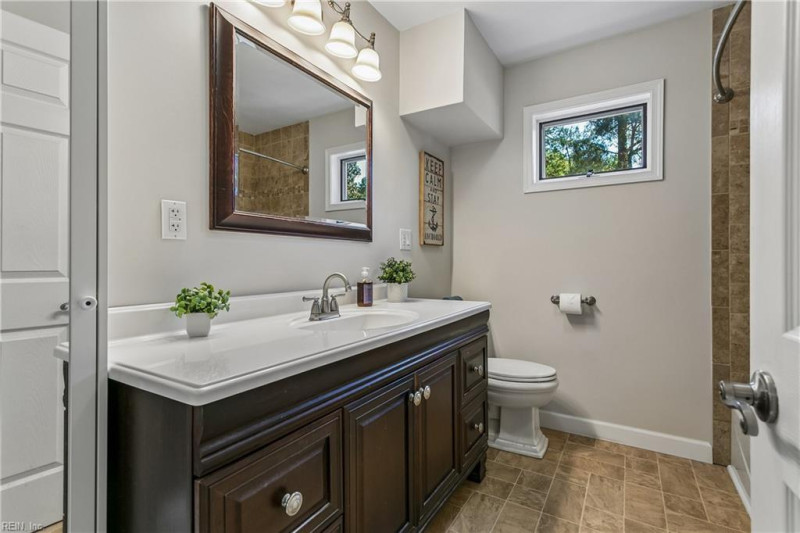 Photo 22 of 46 residential for sale in Poquoson virginia