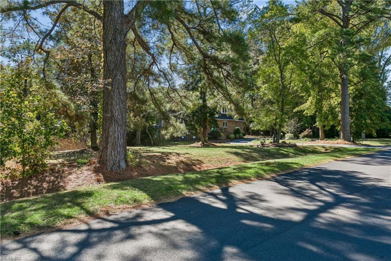 Photo 5 of 46 residential for sale in Poquoson virginia