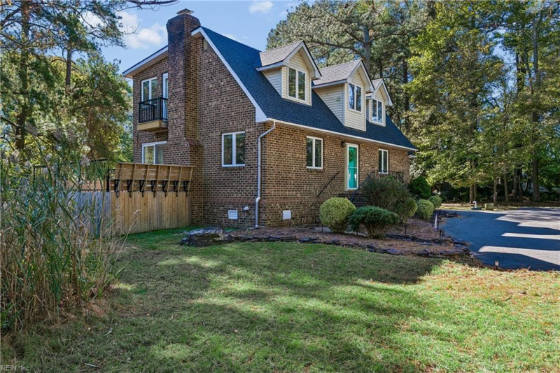 Photo 8 of 46 residential for sale in Poquoson virginia