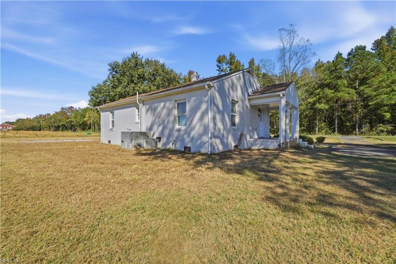 Photo 23 of 34 residential for sale in Suffolk virginia