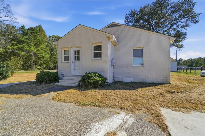 Photo 24 of 34 residential for sale in Suffolk virginia