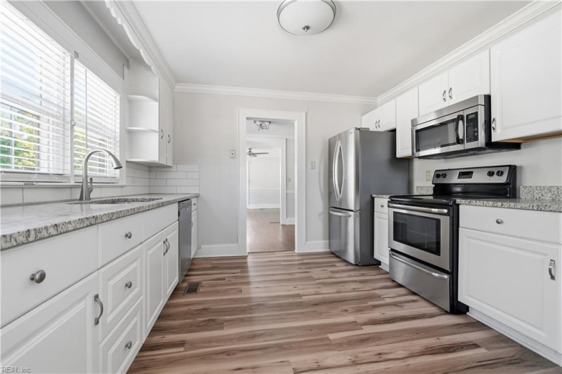 Photo 4 of 34 residential for sale in Suffolk virginia