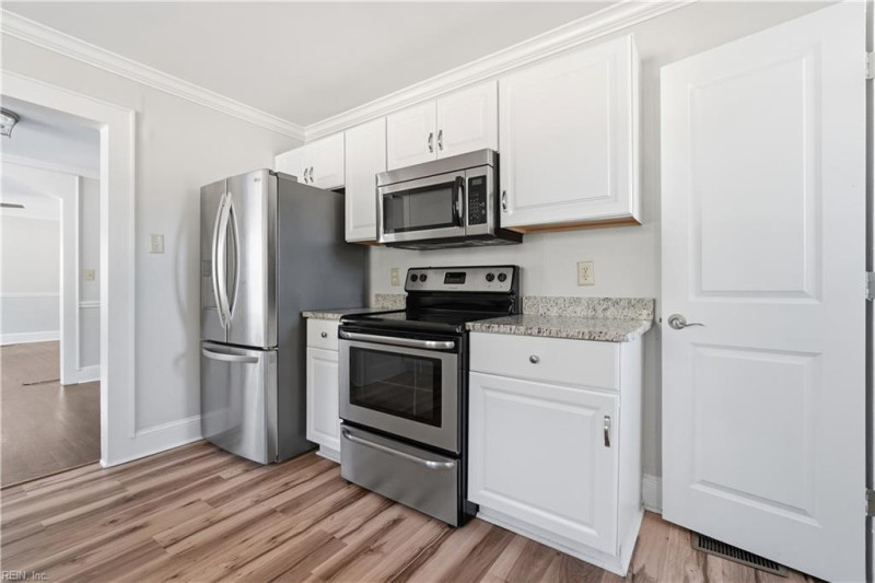 Photo 5 of 34 residential for sale in Suffolk virginia