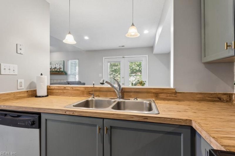 Photo 13 of 33 residential for sale in Newport News virginia