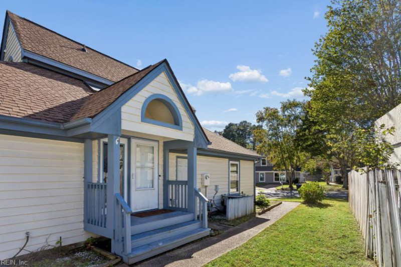 Photo 4 of 33 residential for sale in Newport News virginia