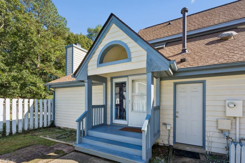 Photo 5 of 33 residential for sale in Newport News virginia