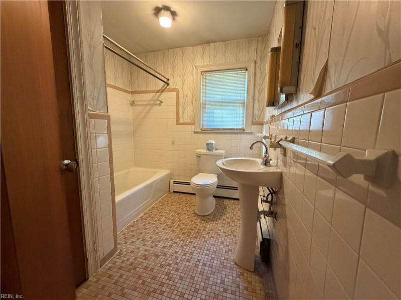 Photo 12 of 18 residential for sale in Franklin virginia