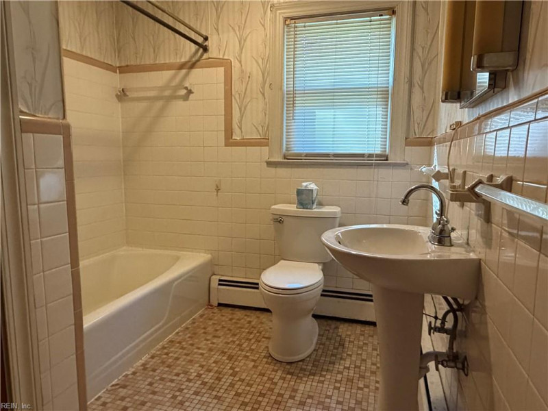 Photo 13 of 18 residential for sale in Franklin virginia