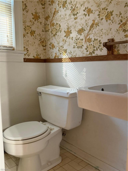 Photo 4 of 18 residential for sale in Franklin virginia