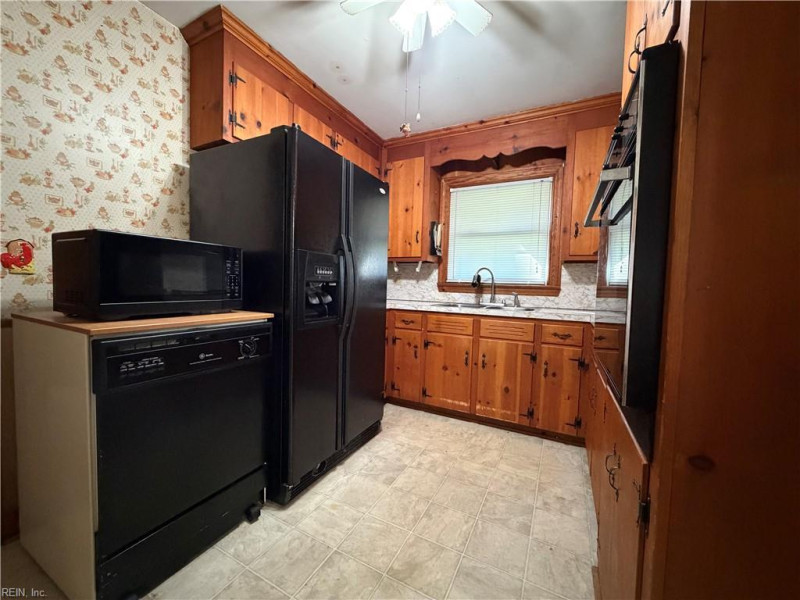 Photo 7 of 18 residential for sale in Franklin virginia