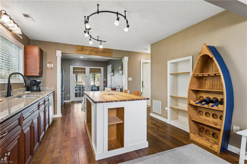 Photo 10 of 48 residential for sale in Gloucester County virginia