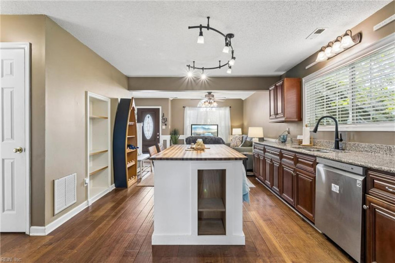 Photo 12 of 48 residential for sale in Gloucester County virginia