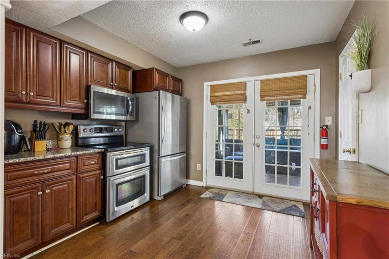 Photo 14 of 48 residential for sale in Gloucester County virginia