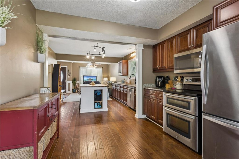 Photo 16 of 48 residential for sale in Gloucester County virginia