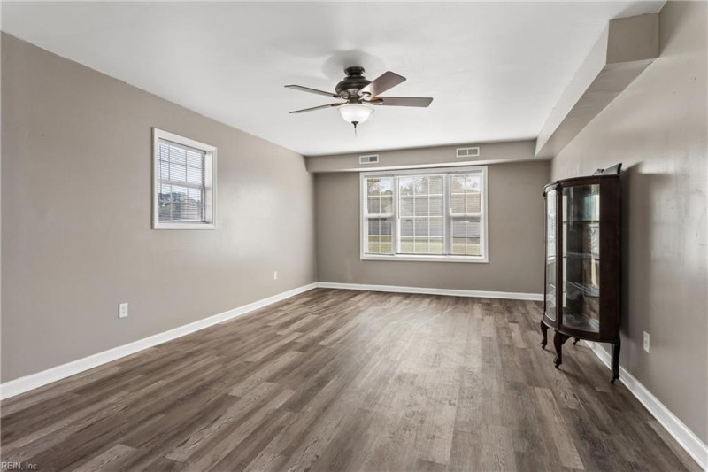 Photo 23 of 48 residential for sale in Gloucester County virginia