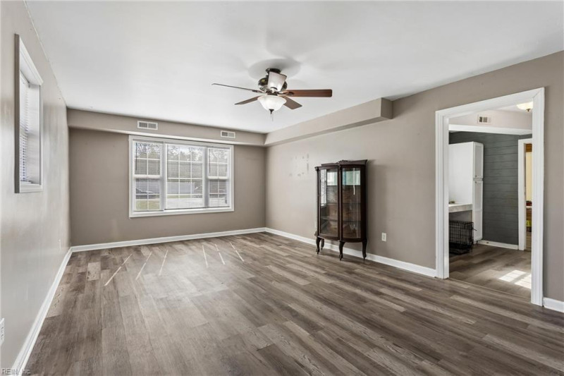 Photo 24 of 48 residential for sale in Gloucester County virginia