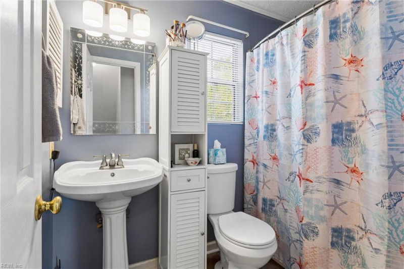 Photo 34 of 48 residential for sale in Gloucester County virginia